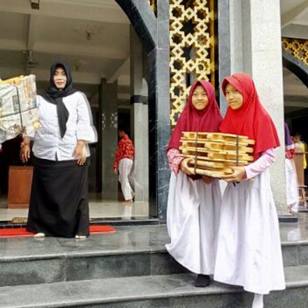 Pemdes Campurejo Bojonegoro Serahkan Bantuan ke TPA Baitur Rahmat